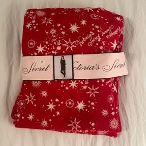 VICTORIA SECRET PAJAMA SET